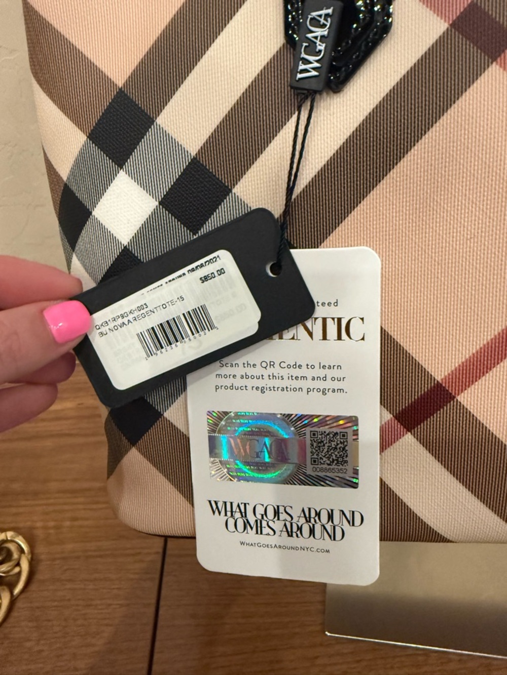 *NWT Burberry Haymarket Check Reversible Tote - Picture 6 of 9